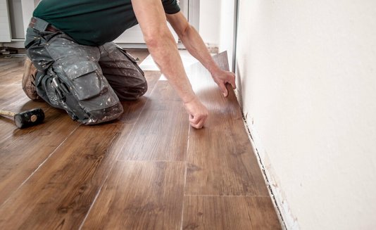 wohnen-einrichten-retro-einrichtung-moebel-03 Laminat verlegen